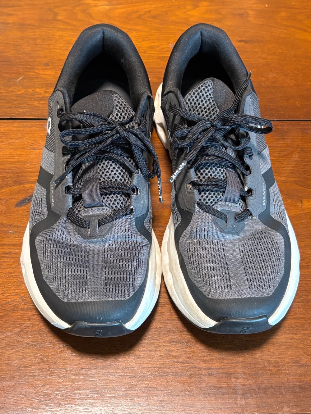 On Running Women’s Cloudrunner 2 Eclipse Black/White Size 9.5 Style 3WE10130264